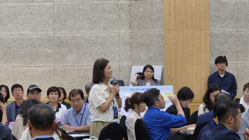 이선옥씨가 현장에서 발언하고 있다.